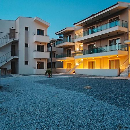 Ofrynio Deluxe Apartments Ofrinion Bagian luar foto