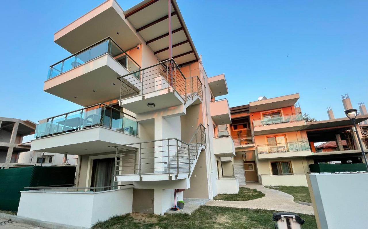 Ofrynio Deluxe Apartments Ofrinion Bagian luar foto
