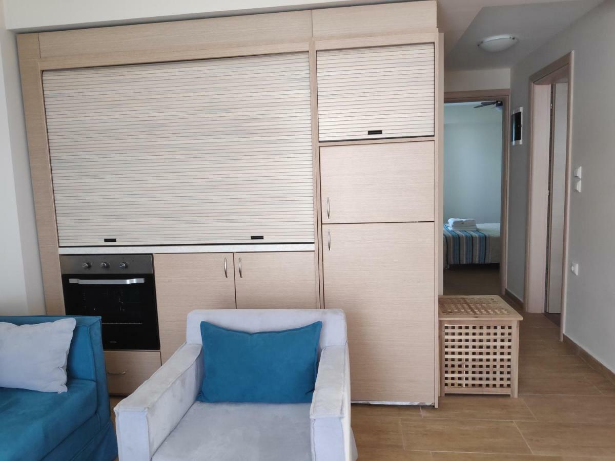 Ofrynio Deluxe Apartments Ofrinion Bagian luar foto