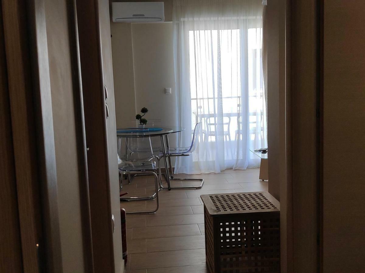 Ofrynio Deluxe Apartments Ofrinion Bagian luar foto