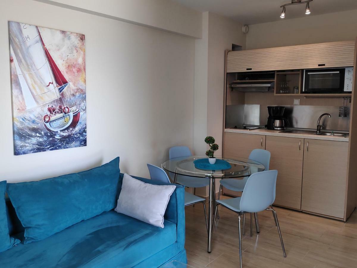 Ofrynio Deluxe Apartments Ofrinion Bagian luar foto