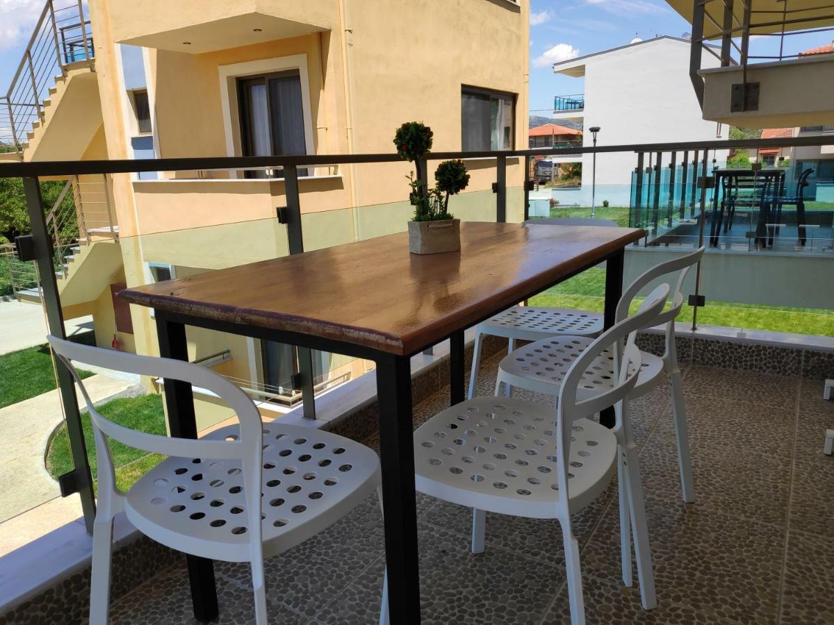 Ofrynio Deluxe Apartments Ofrinion Bagian luar foto